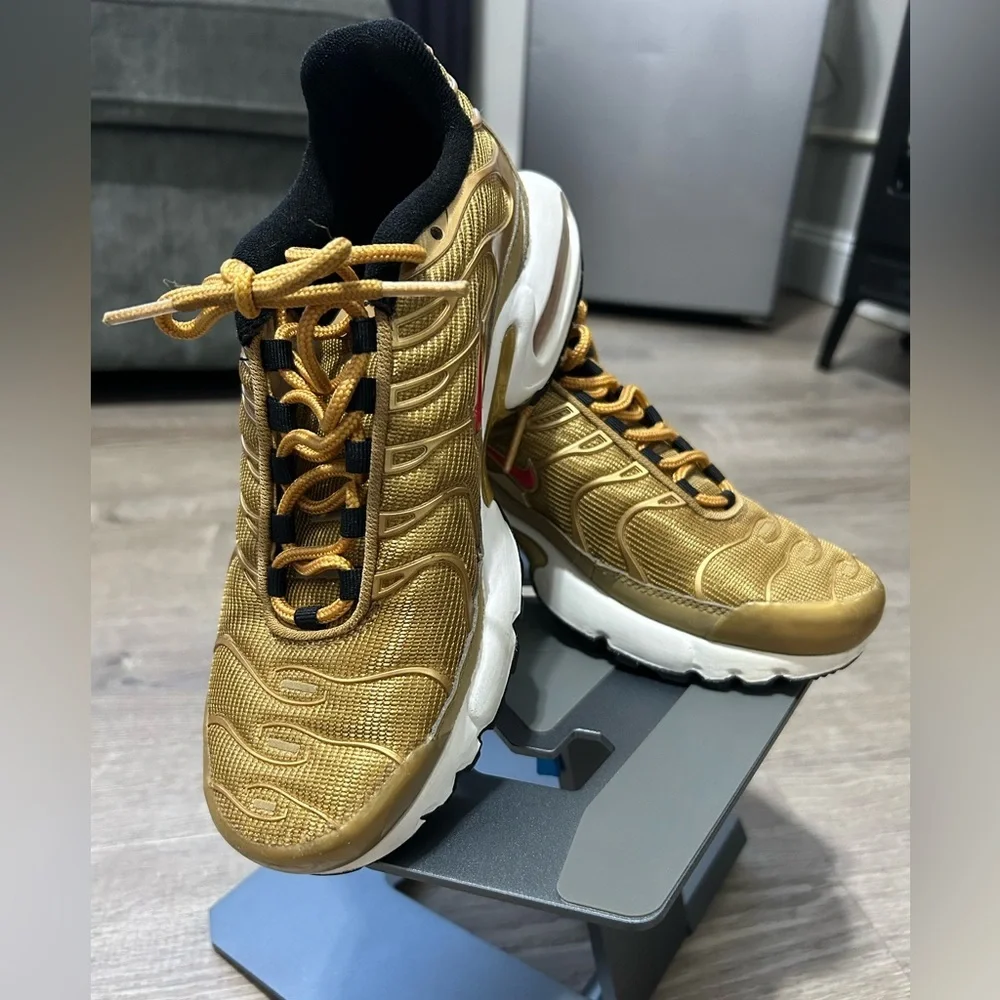 Nike Air Max Plus TN BG Metallic Gold - Gently used